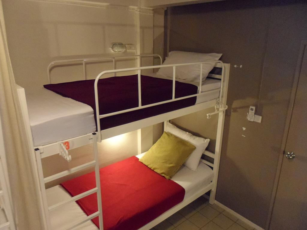 Need Sleep Hostel 방콕 외부 사진
