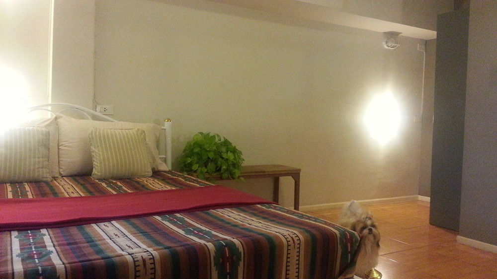 Need Sleep Hostel 방콕 외부 사진